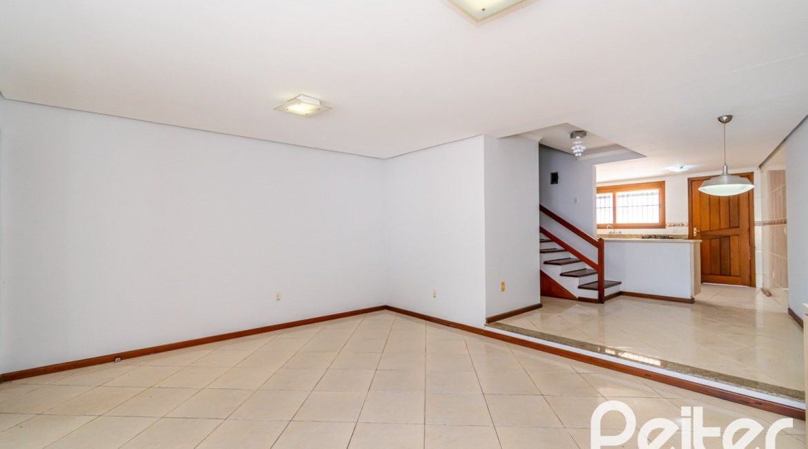 Casa à venda com 191m², 3 dormitórios, 1 suíte, 2 vagas, no bairro Guarujá em Porto Alegre