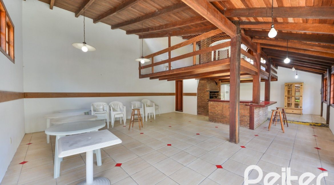 Casa em Condomínio à venda com 220m², 3 dormitórios, 1 suíte, 3 vagas, no bairro Ipanema em Porto Alegre