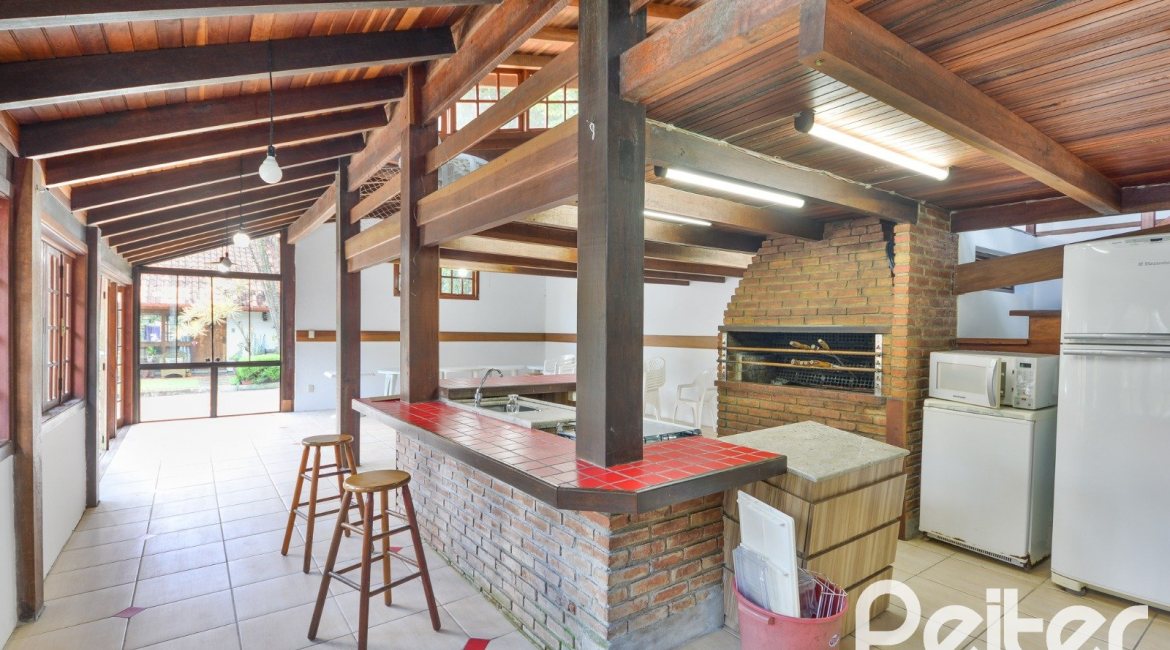 Casa em Condomínio à venda com 220m², 3 dormitórios, 1 suíte, 3 vagas, no bairro Ipanema em Porto Alegre