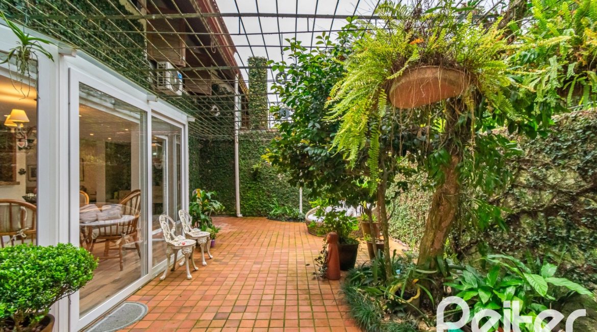 Casa em Condomínio à venda com 220m², 3 dormitórios, 1 suíte, 3 vagas, no bairro Ipanema em Porto Alegre