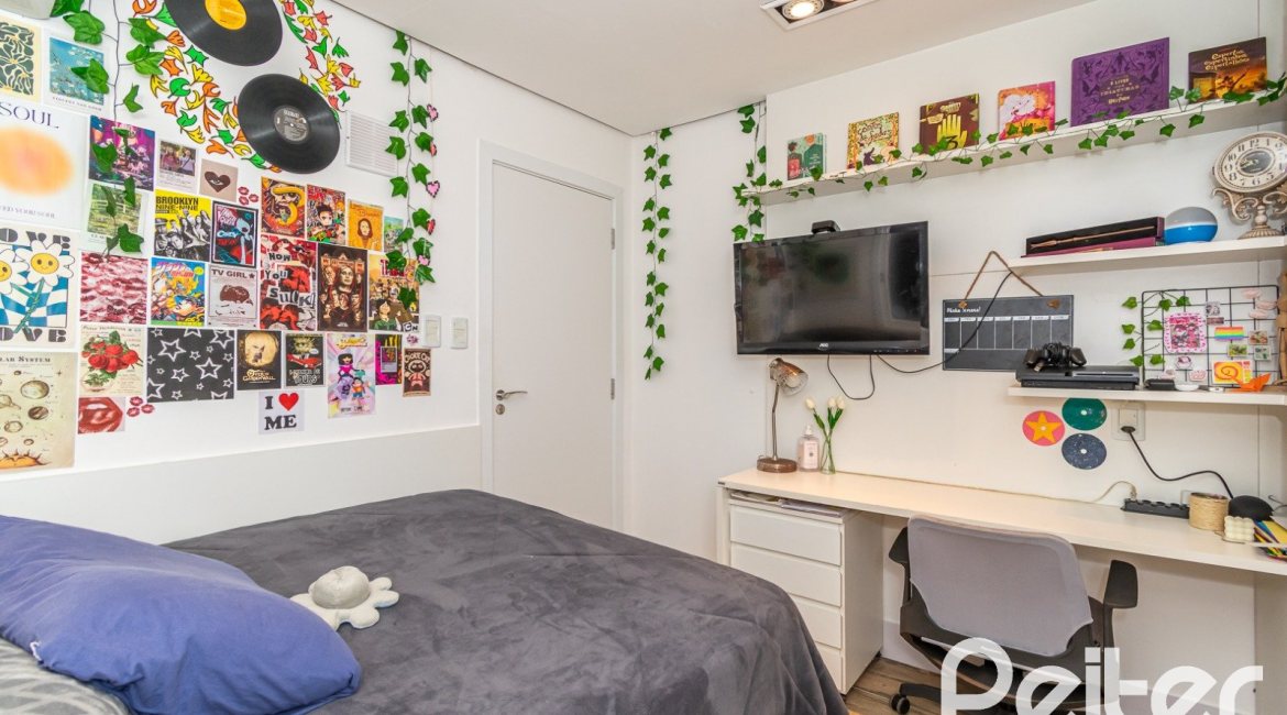 Casa em Condomínio à venda com 220m², 3 dormitórios, 1 suíte, 3 vagas, no bairro Ipanema em Porto Alegre