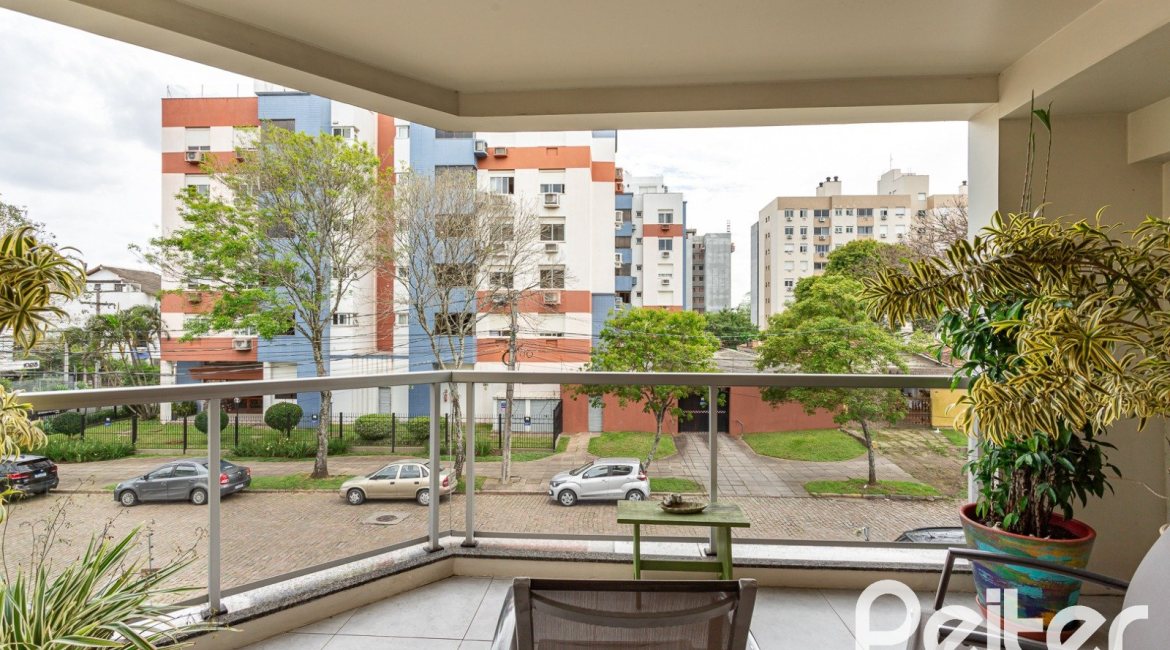 Apartamento à venda com 125m², 3 dormitórios, 1 suíte, 2 vagas, no bairro Tristeza em Porto Alegre
