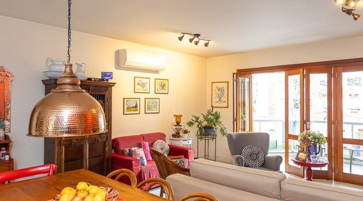 Apartamento à venda com 125m², 3 dormitórios, 1 suíte, 2 vagas, no bairro Tristeza em Porto Alegre