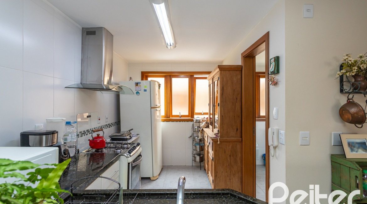 Apartamento à venda com 125m², 3 dormitórios, 1 suíte, 2 vagas, no bairro Tristeza em Porto Alegre