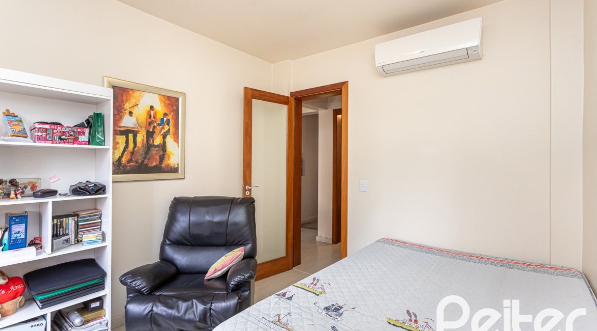 Apartamento à venda com 125m², 3 dormitórios, 1 suíte, 2 vagas, no bairro Tristeza em Porto Alegre