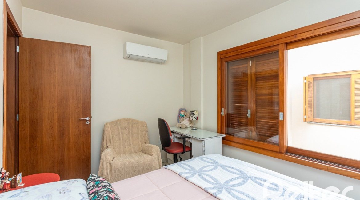 Apartamento à venda com 125m², 3 dormitórios, 1 suíte, 2 vagas, no bairro Tristeza em Porto Alegre