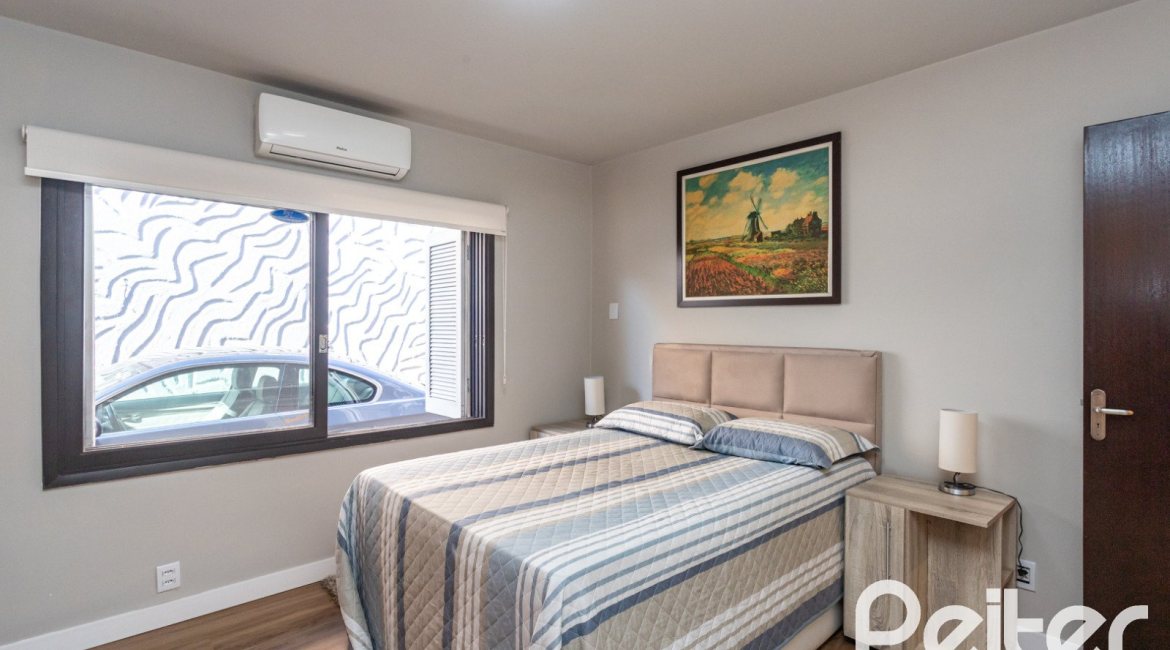 Casa à venda com 360m², 3 dormitórios, 1 suíte, 4 vagas, no bairro Jardim Isabel em Porto Alegre