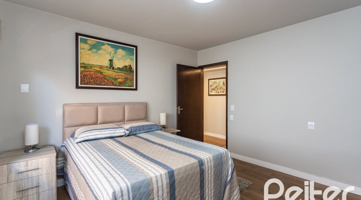 Casa à venda com 360m², 3 dormitórios, 1 suíte, 4 vagas, no bairro Jardim Isabel em Porto Alegre
