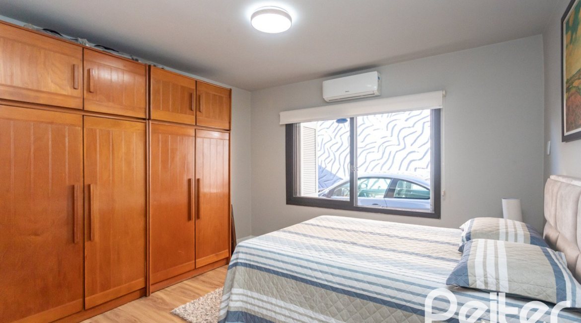 Casa à venda com 360m², 3 dormitórios, 1 suíte, 4 vagas, no bairro Jardim Isabel em Porto Alegre