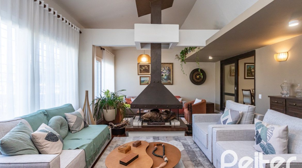 Casa à venda com 360m², 3 dormitórios, 1 suíte, 4 vagas, no bairro Jardim Isabel em Porto Alegre