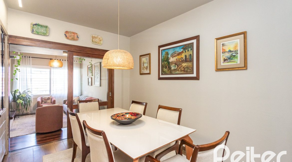 Casa à venda com 360m², 3 dormitórios, 1 suíte, 4 vagas, no bairro Jardim Isabel em Porto Alegre
