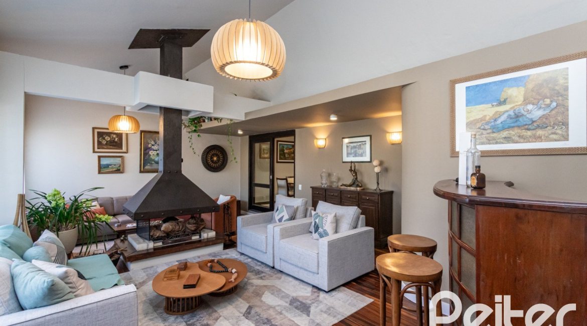 Casa à venda com 360m², 3 dormitórios, 1 suíte, 4 vagas, no bairro Jardim Isabel em Porto Alegre