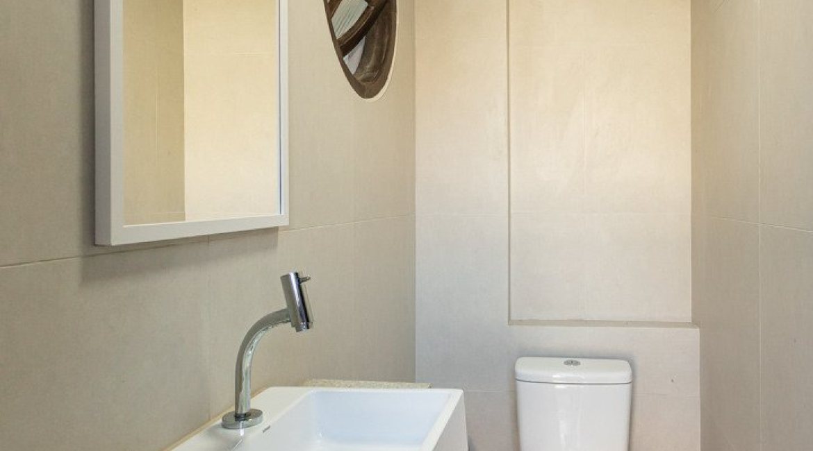 Casa à venda com 360m², 3 dormitórios, 1 suíte, 4 vagas, no bairro Jardim Isabel em Porto Alegre