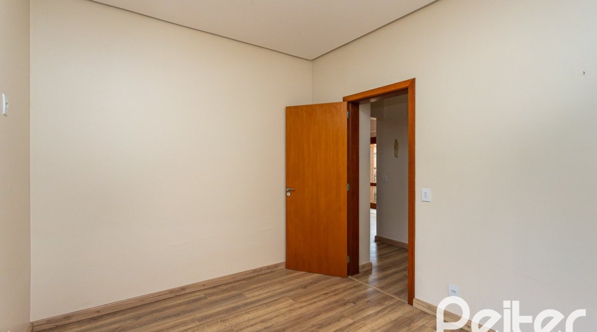 Apartamento à venda com 69m², 2 dormitórios, 2 vagas, no bairro Tristeza em Porto Alegre