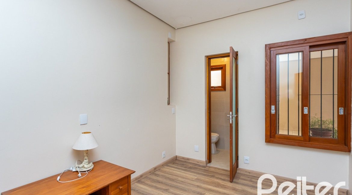 Apartamento à venda com 69m², 2 dormitórios, 2 vagas, no bairro Tristeza em Porto Alegre