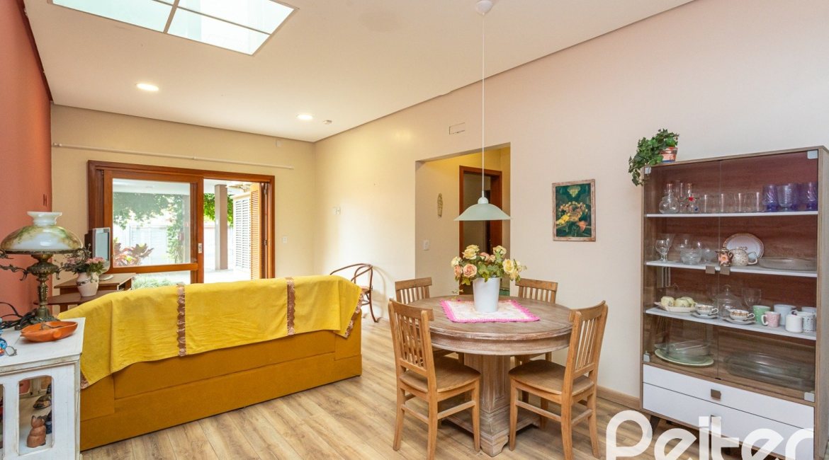 Apartamento à venda com 69m², 2 dormitórios, 2 vagas, no bairro Tristeza em Porto Alegre