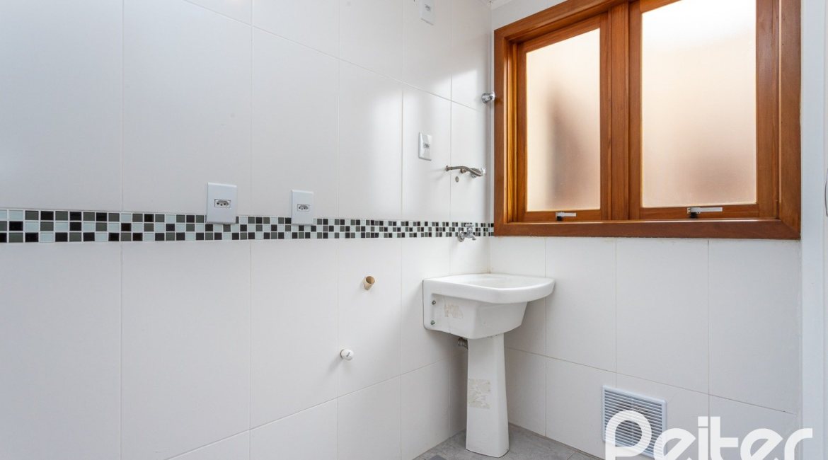 Apartamento à venda com 122m², 3 dormitórios, 1 suíte, 2 vagas, no bairro Tristeza em Porto Alegre