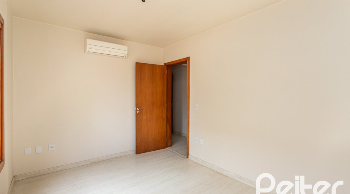 Apartamento à venda com 122m², 3 dormitórios, 1 suíte, 2 vagas, no bairro Tristeza em Porto Alegre