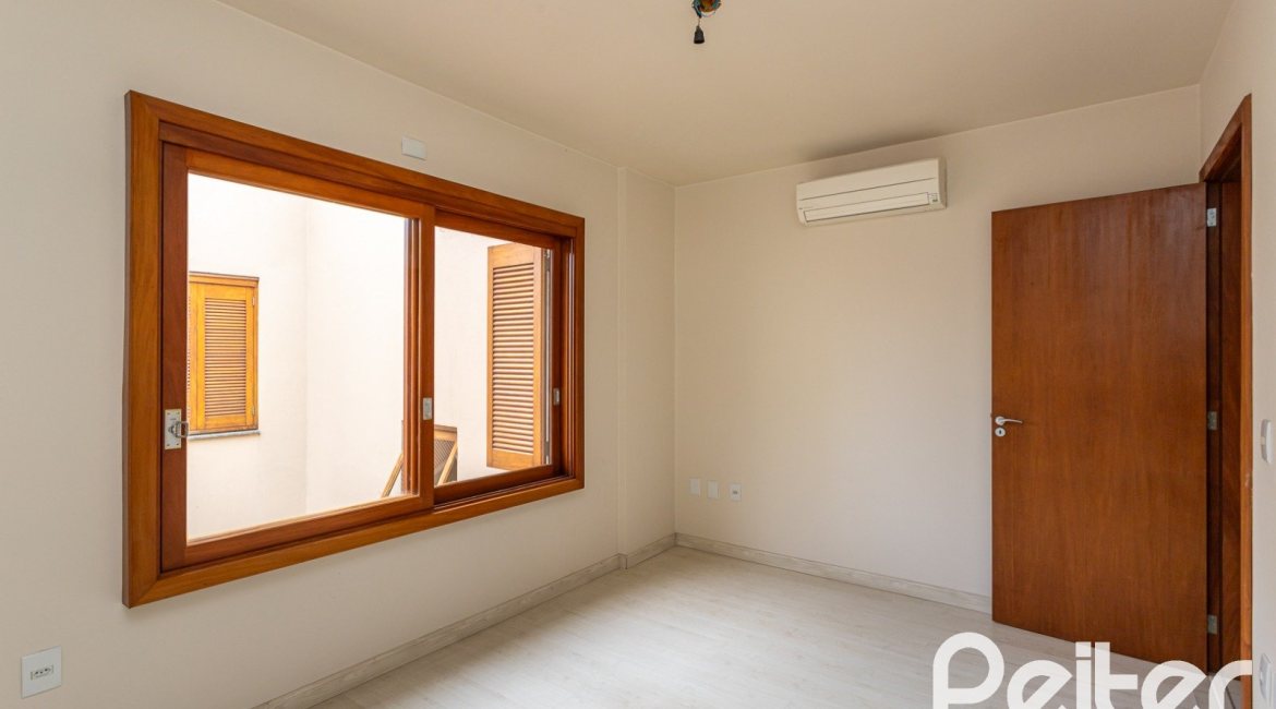 Apartamento à venda com 122m², 3 dormitórios, 1 suíte, 2 vagas, no bairro Tristeza em Porto Alegre