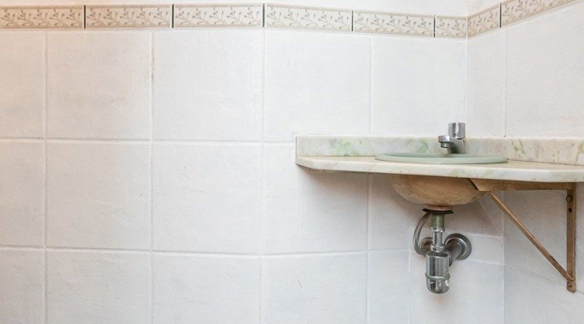 Casa à venda com 260m², 4 dormitórios, 2 suítes, 2 vagas, no bairro Teresópolis em Porto Alegre