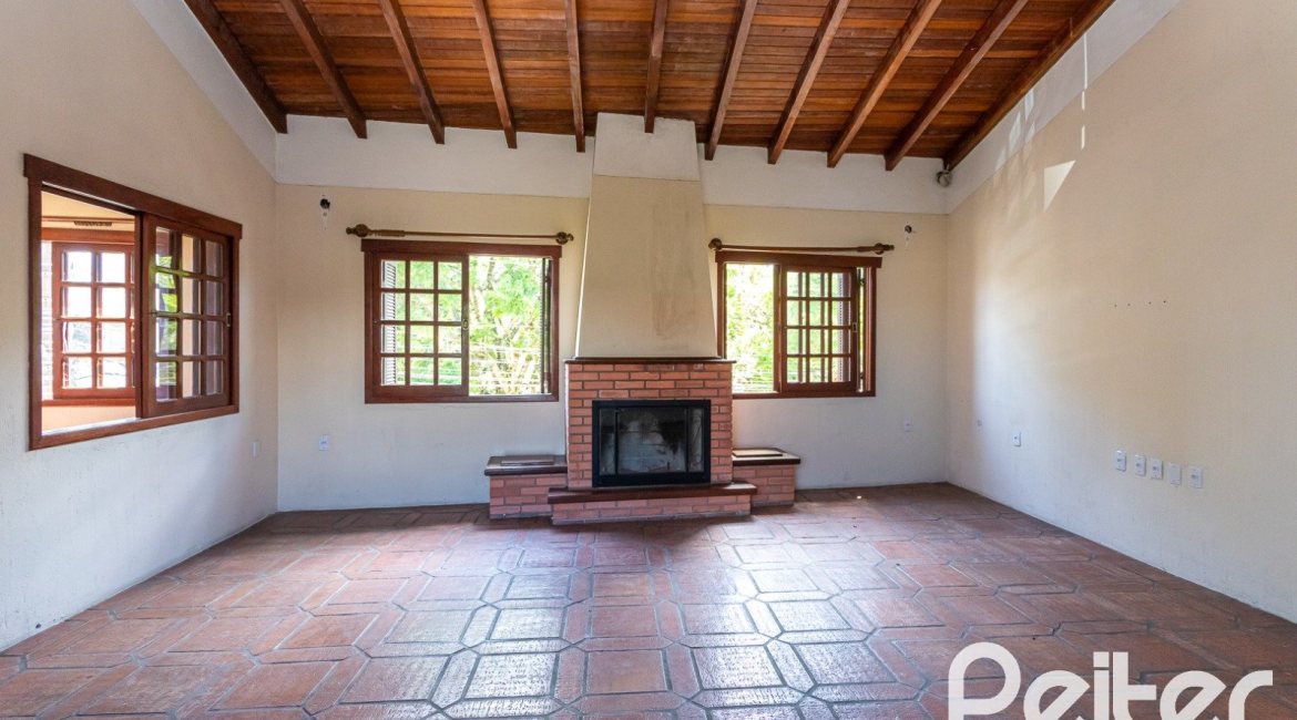 Casa à venda com 290m², 4 dormitórios, 1 suíte, 4 vagas, no bairro Ipanema em Porto Alegre