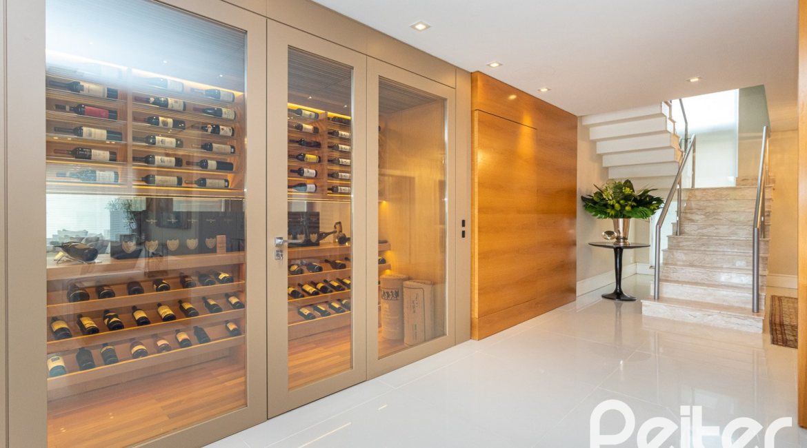 Casa em Condomínio à venda com 587m², 4 dormitórios, 4 suítes, 6 vagas, no bairro Terra Ville em PORTO ALEGRE