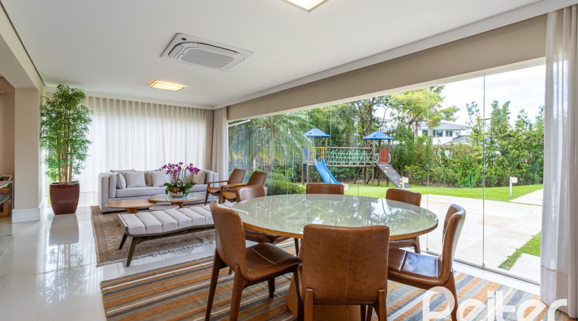 Casa em Condomínio à venda com 587m², 4 dormitórios, 4 suítes, 6 vagas, no bairro Terra Ville em PORTO ALEGRE