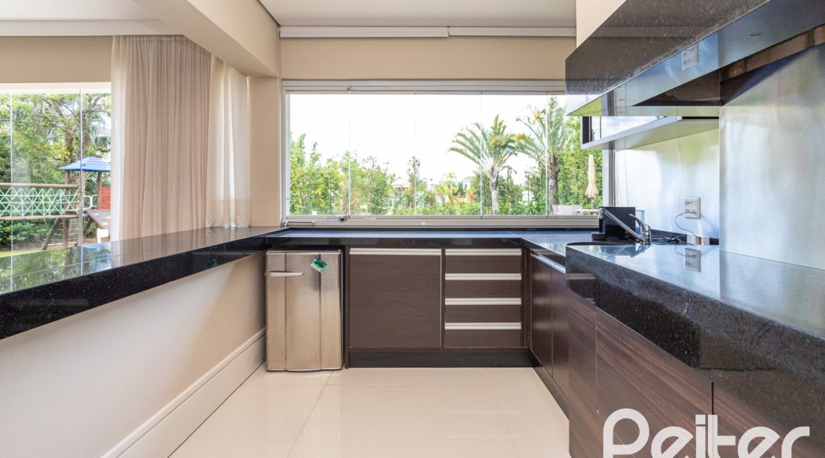 Casa em Condomínio à venda com 587m², 4 dormitórios, 4 suítes, 6 vagas, no bairro Terra Ville em PORTO ALEGRE
