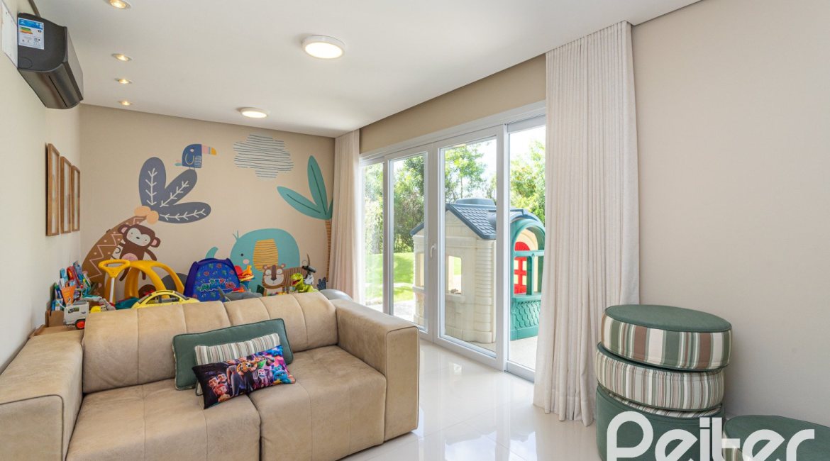 Casa em Condomínio à venda com 587m², 4 dormitórios, 4 suítes, 6 vagas, no bairro Terra Ville em PORTO ALEGRE