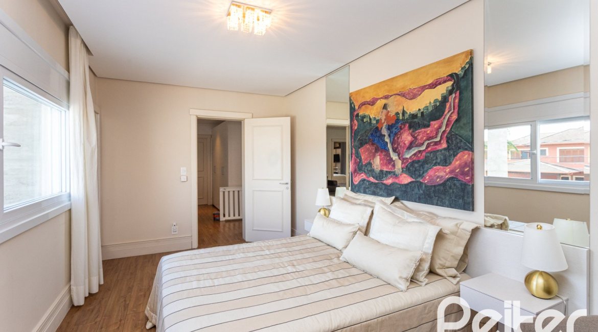 Casa em Condomínio à venda com 587m², 4 dormitórios, 4 suítes, 6 vagas, no bairro Terra Ville em PORTO ALEGRE