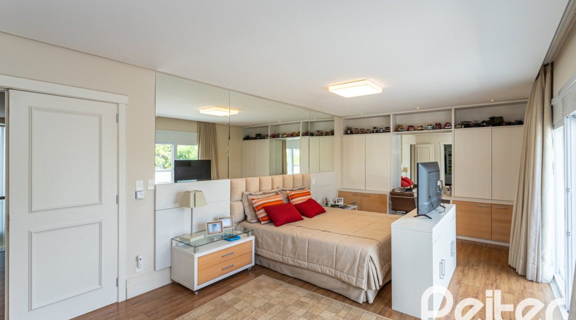 Casa em Condomínio à venda com 587m², 4 dormitórios, 4 suítes, 6 vagas, no bairro Terra Ville em PORTO ALEGRE