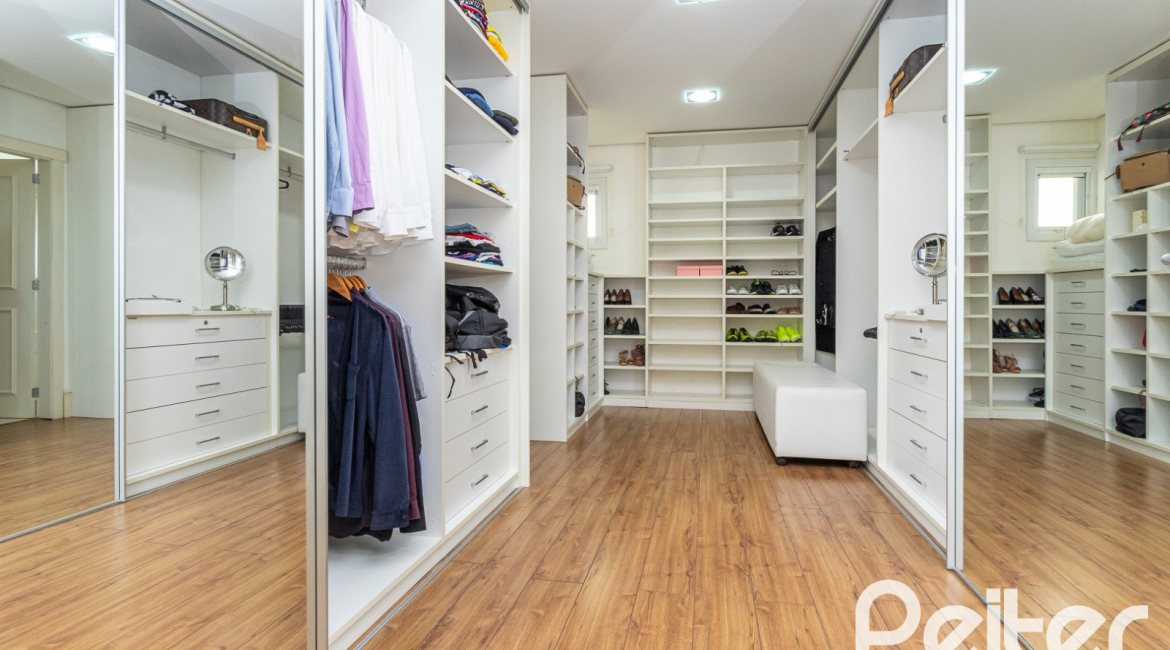 Casa em Condomínio à venda com 587m², 4 dormitórios, 4 suítes, 6 vagas, no bairro Terra Ville em PORTO ALEGRE