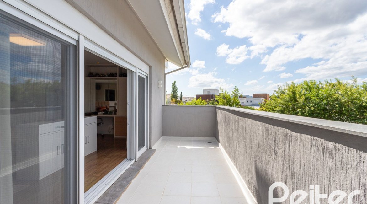 Casa em Condomínio à venda com 587m², 4 dormitórios, 4 suítes, 6 vagas, no bairro Terra Ville em PORTO ALEGRE