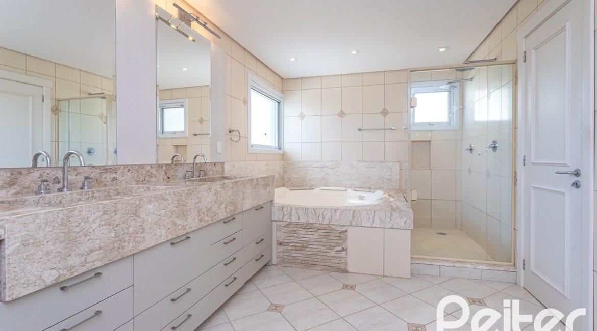 Casa em Condomínio à venda com 587m², 4 dormitórios, 4 suítes, 6 vagas, no bairro Terra Ville em PORTO ALEGRE