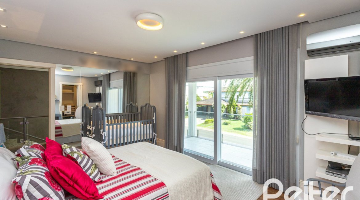 Casa em Condomínio à venda com 587m², 4 dormitórios, 4 suítes, 6 vagas, no bairro Terra Ville em PORTO ALEGRE