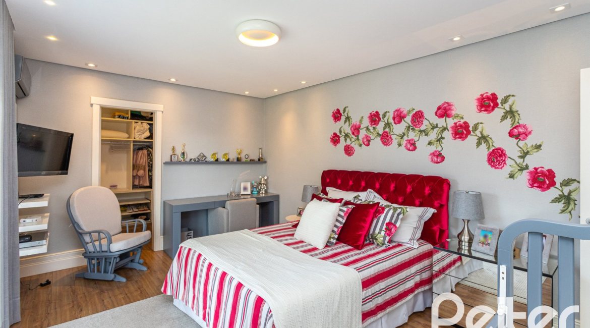 Casa em Condomínio à venda com 587m², 4 dormitórios, 4 suítes, 6 vagas, no bairro Terra Ville em PORTO ALEGRE