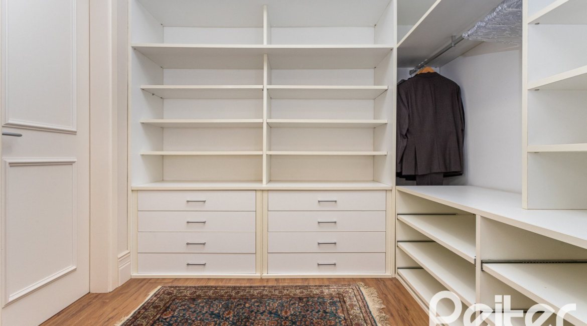 Casa em Condomínio à venda com 587m², 4 dormitórios, 4 suítes, 6 vagas, no bairro Terra Ville em PORTO ALEGRE