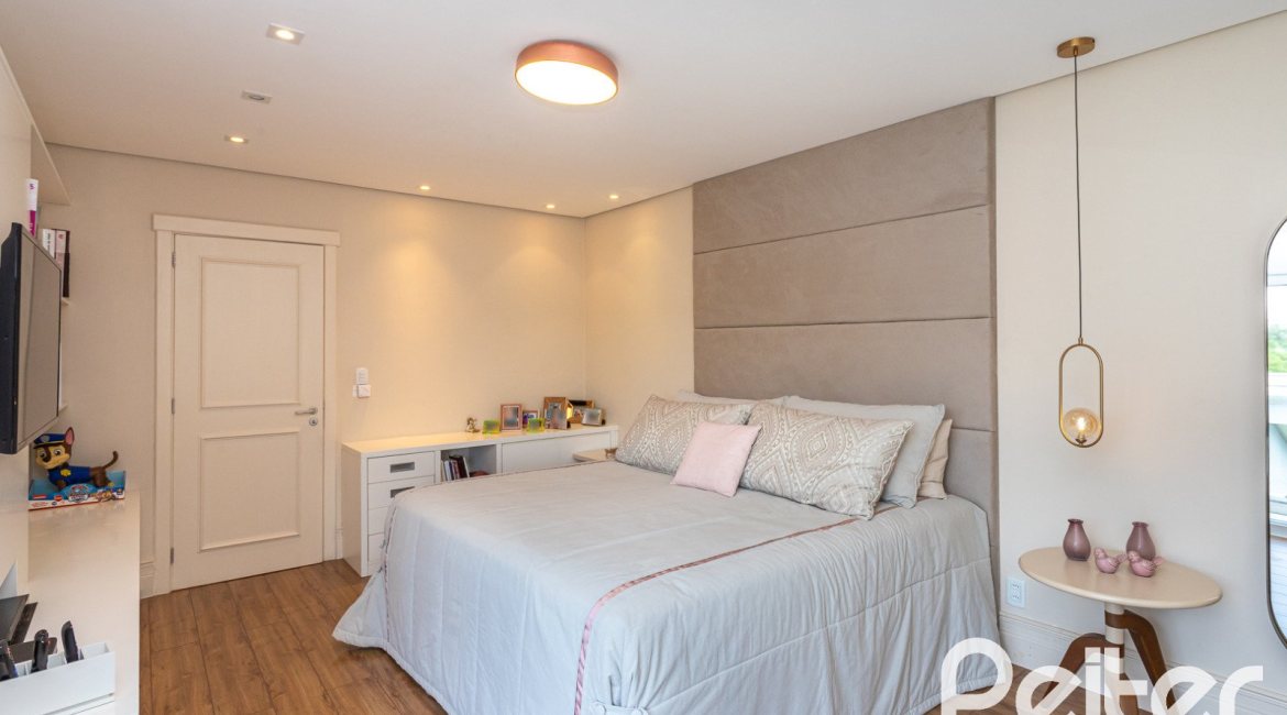 Casa em Condomínio à venda com 587m², 4 dormitórios, 4 suítes, 6 vagas, no bairro Terra Ville em PORTO ALEGRE