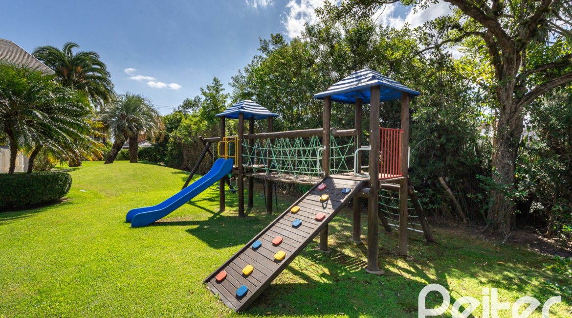 Casa em Condomínio à venda com 587m², 4 dormitórios, 4 suítes, 6 vagas, no bairro Terra Ville em PORTO ALEGRE