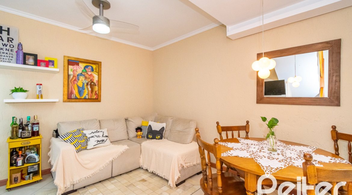 Casa em Condomínio à venda com 102m², 2 dormitórios, 1 suíte, 1 vaga, no bairro Guarujá em Porto Alegre