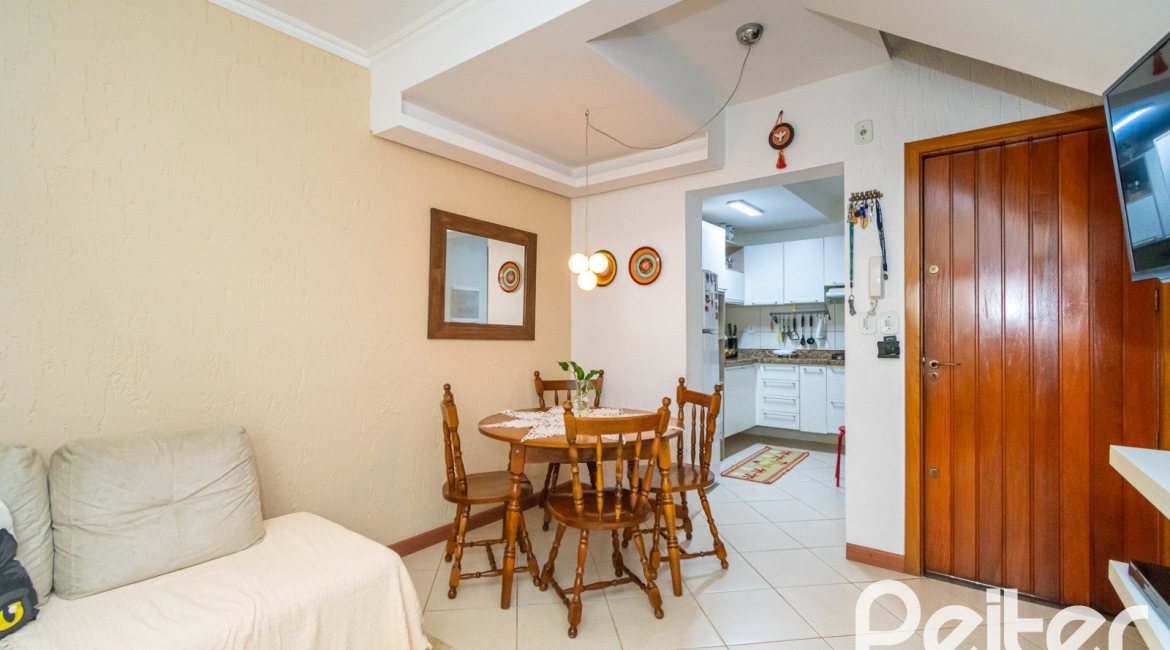 Casa em Condomínio à venda com 102m², 2 dormitórios, 1 suíte, 1 vaga, no bairro Guarujá em Porto Alegre