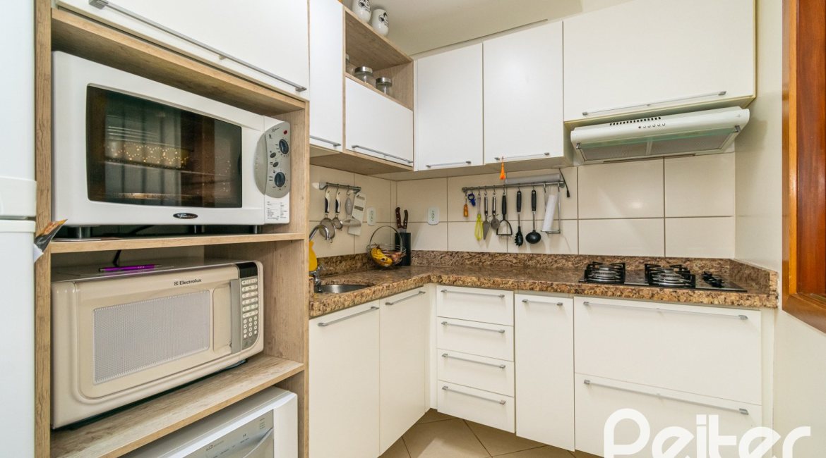 Casa em Condomínio à venda com 102m², 2 dormitórios, 1 suíte, 1 vaga, no bairro Guarujá em Porto Alegre