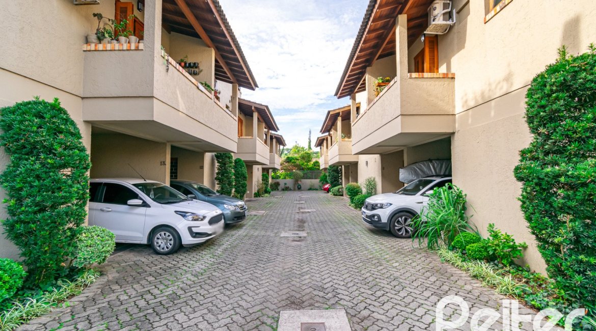 Casa em Condomínio à venda com 102m², 2 dormitórios, 1 suíte, 1 vaga, no bairro Guarujá em Porto Alegre