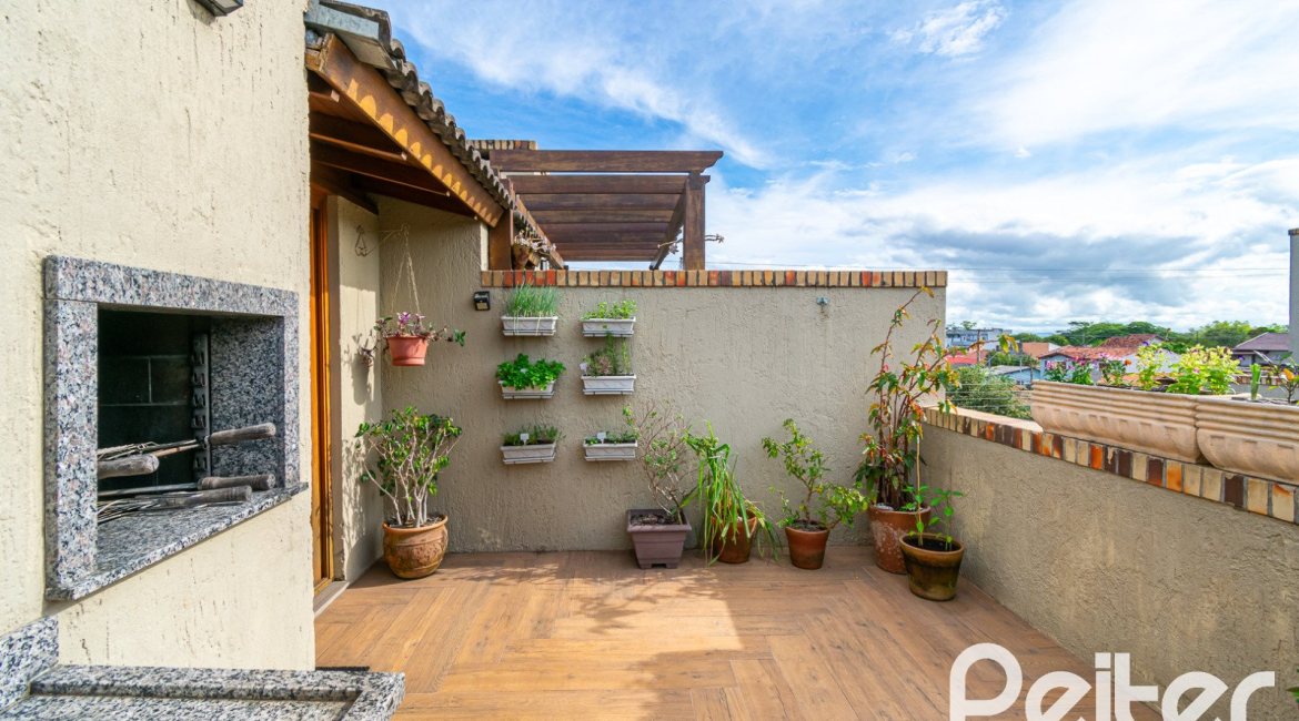 Casa em Condomínio à venda com 102m², 2 dormitórios, 1 suíte, 1 vaga, no bairro Guarujá em Porto Alegre