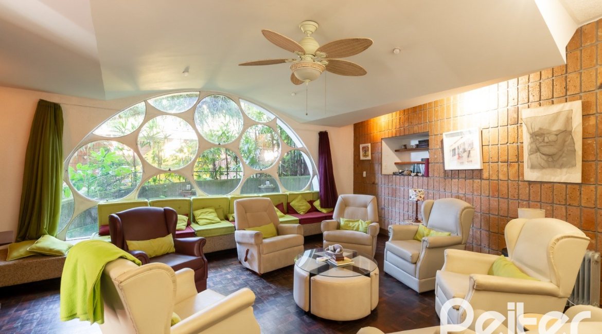 Casa à venda com 594m², 5 dormitórios, 2 suítes, 4 vagas, no bairro Vila Assunção em Porto Alegre