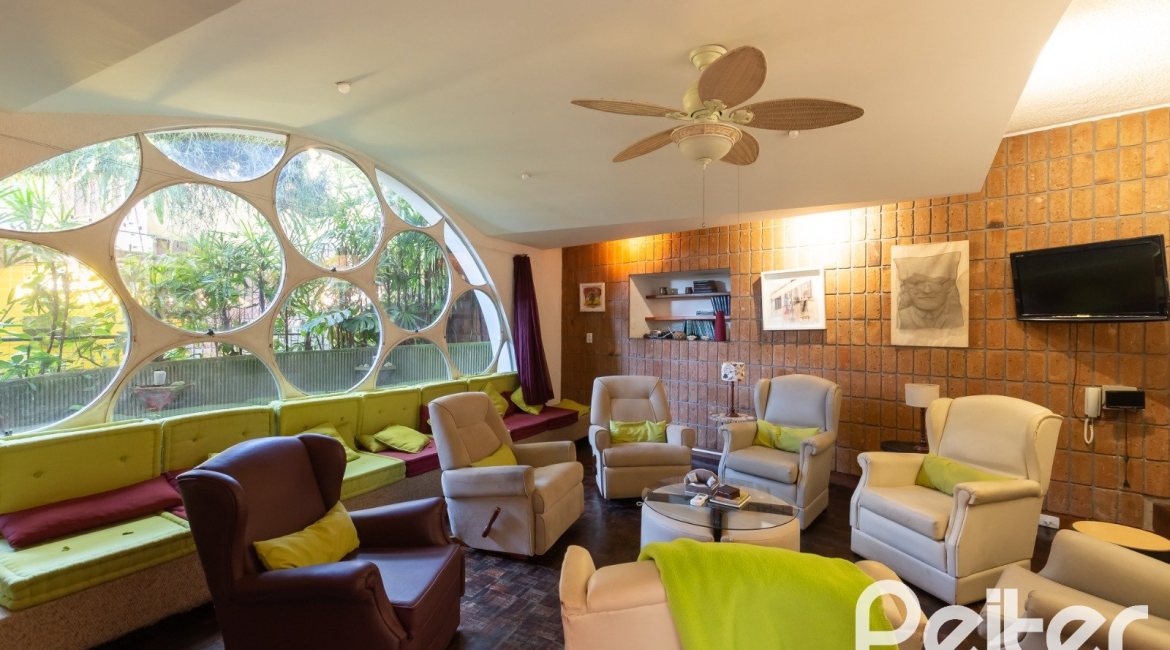 Casa à venda com 594m², 5 dormitórios, 2 suítes, 4 vagas, no bairro Vila Assunção em Porto Alegre