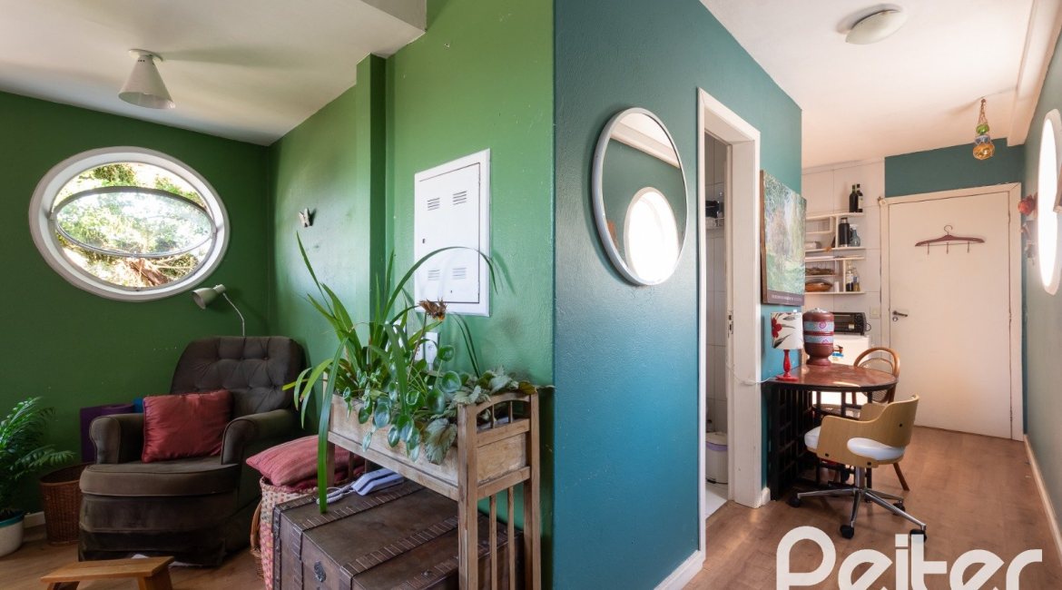 Casa à venda com 594m², 5 dormitórios, 2 suítes, 4 vagas, no bairro Vila Assunção em Porto Alegre