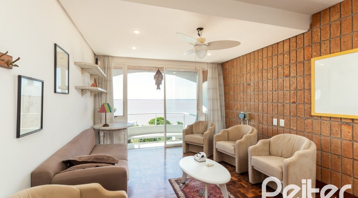 Casa à venda com 594m², 5 dormitórios, 2 suítes, 4 vagas, no bairro Vila Assunção em Porto Alegre