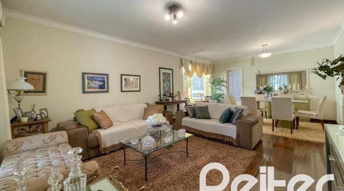 Casa à venda com 225m², 3 dormitórios, 1 suíte, 2 vagas, no bairro Ipanema em Porto Alegre