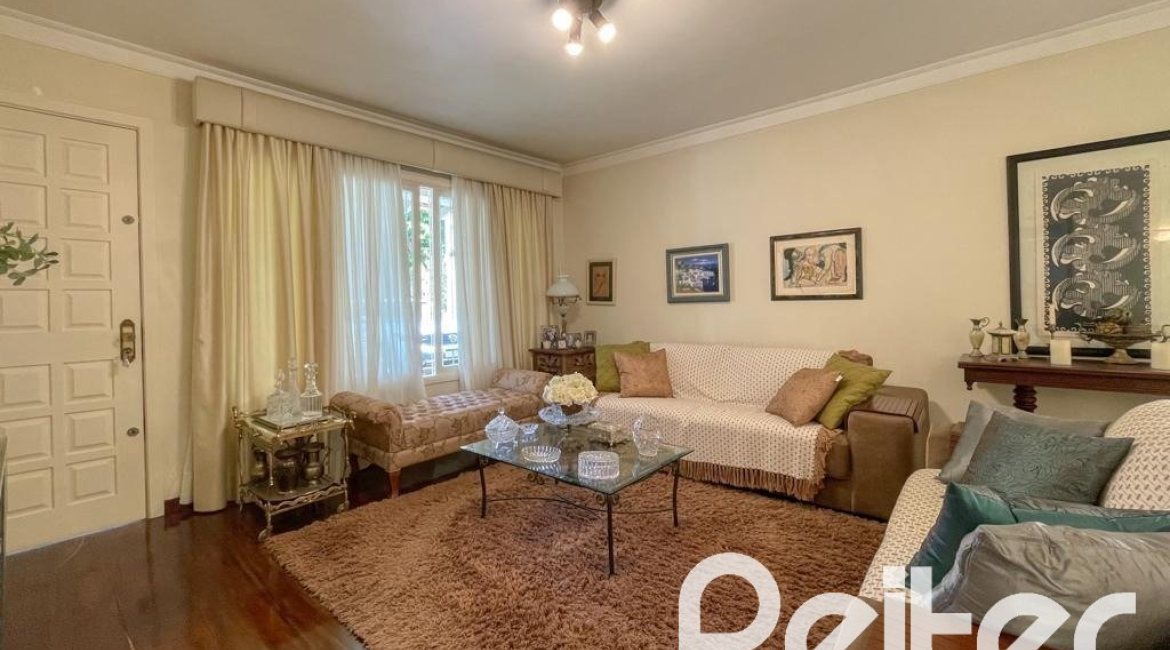 Casa à venda com 225m², 3 dormitórios, 1 suíte, 2 vagas, no bairro Ipanema em Porto Alegre